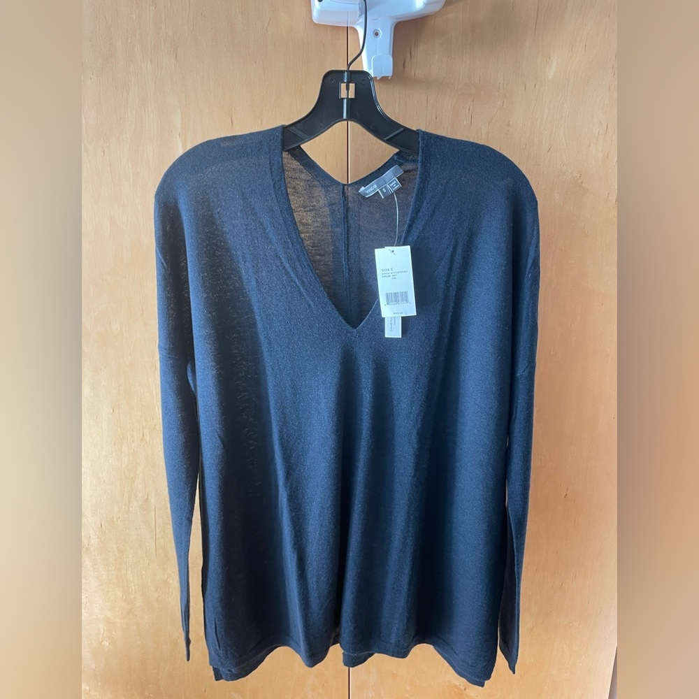 Vince v-neck wool/cashmere long sleeve sweater. Navy size Small. New with tags!